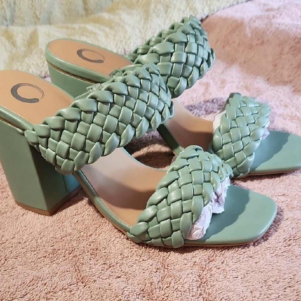 Chic Green Block Heel Sandals with Braided Design